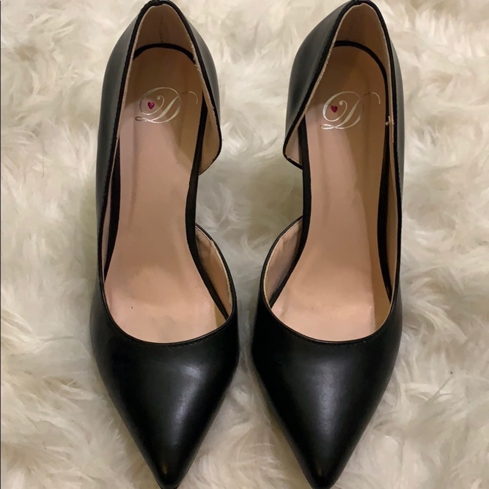 Brand new black pumps